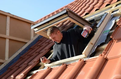 Pose de fenêtres de toit Velux à Rogy